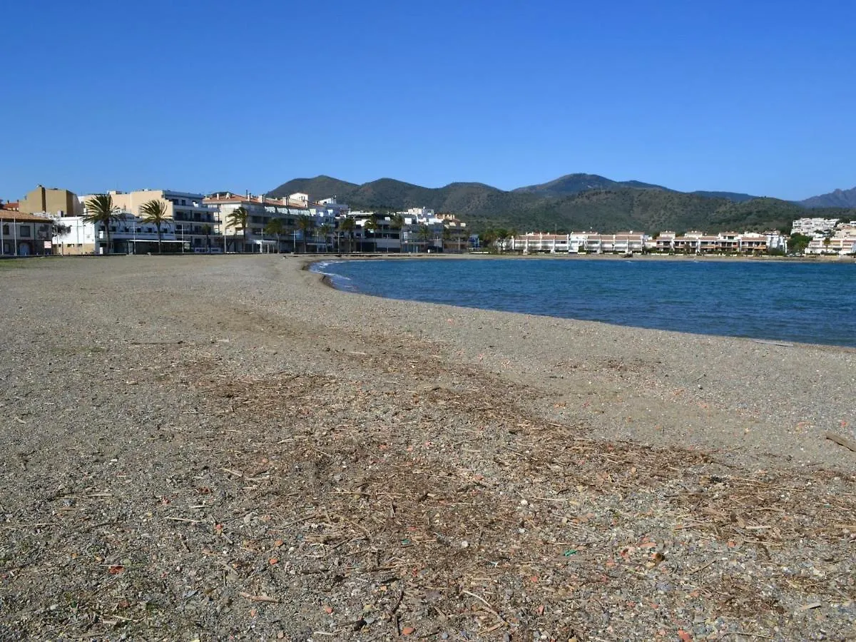 Apartamento En Sant Carles Con Piscina, Cerca De La Playa Y Del Centro - Es-170-41 Llança